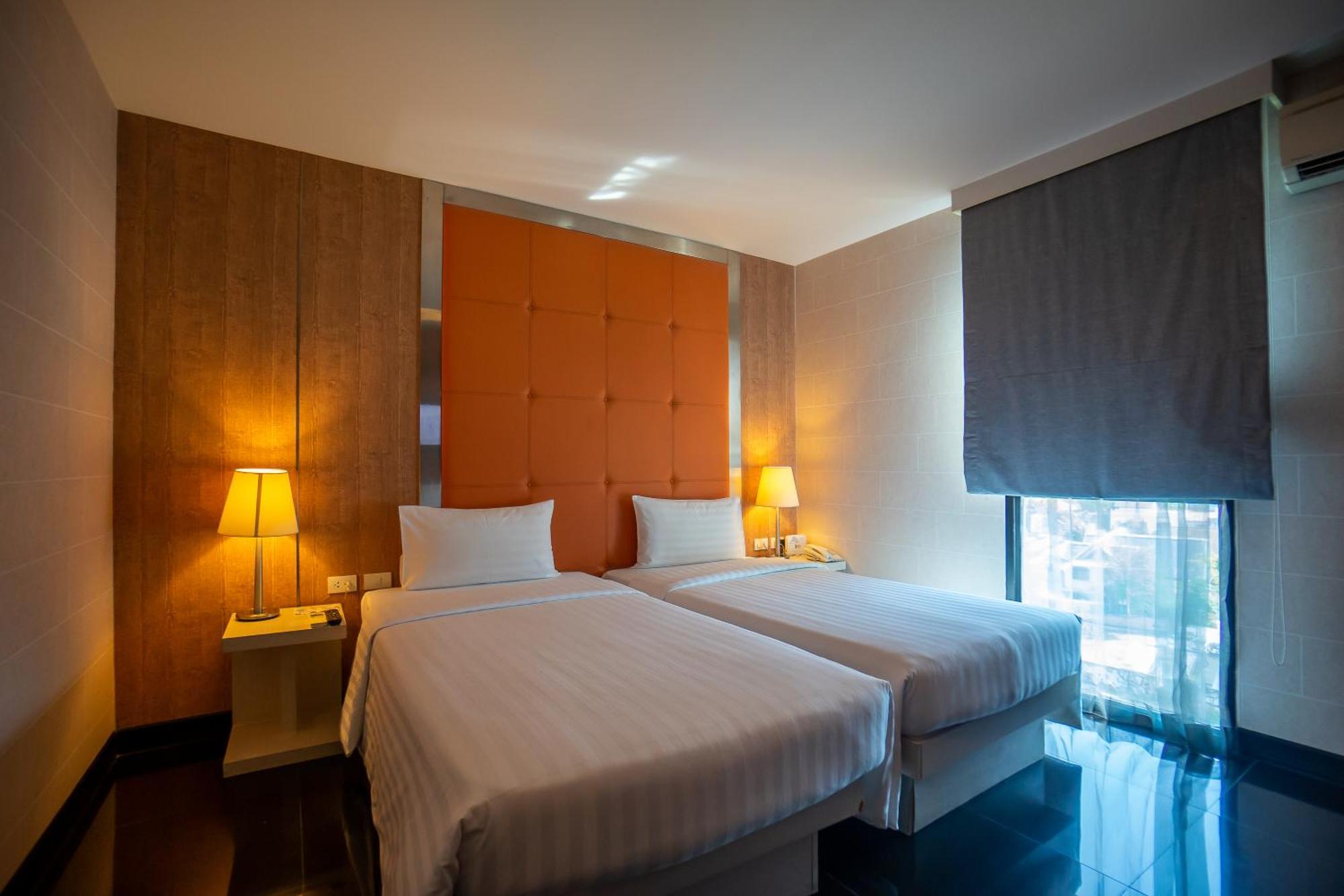 Ibis Styles Chiang Mai Hotel Exterior photo